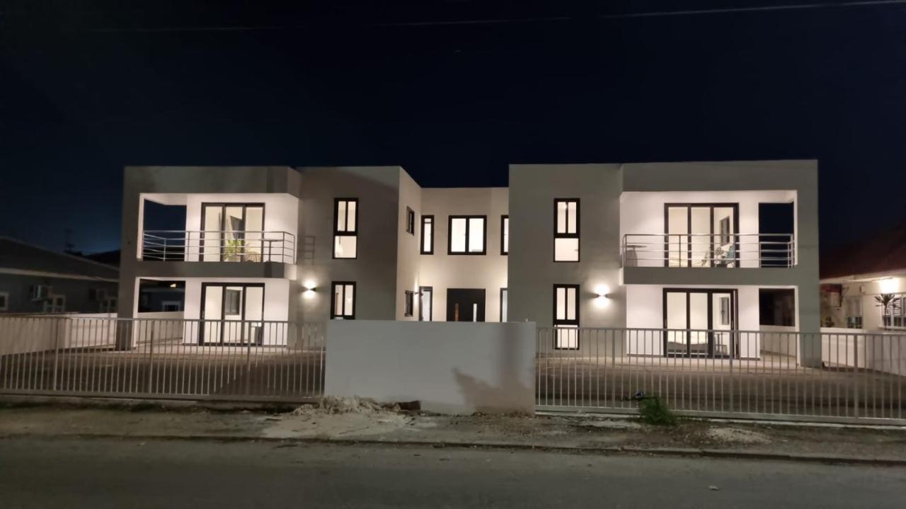 Apartamento Whitehouse Boulevard, Close To Mambo Beach And City Centre Willemstad Exterior foto