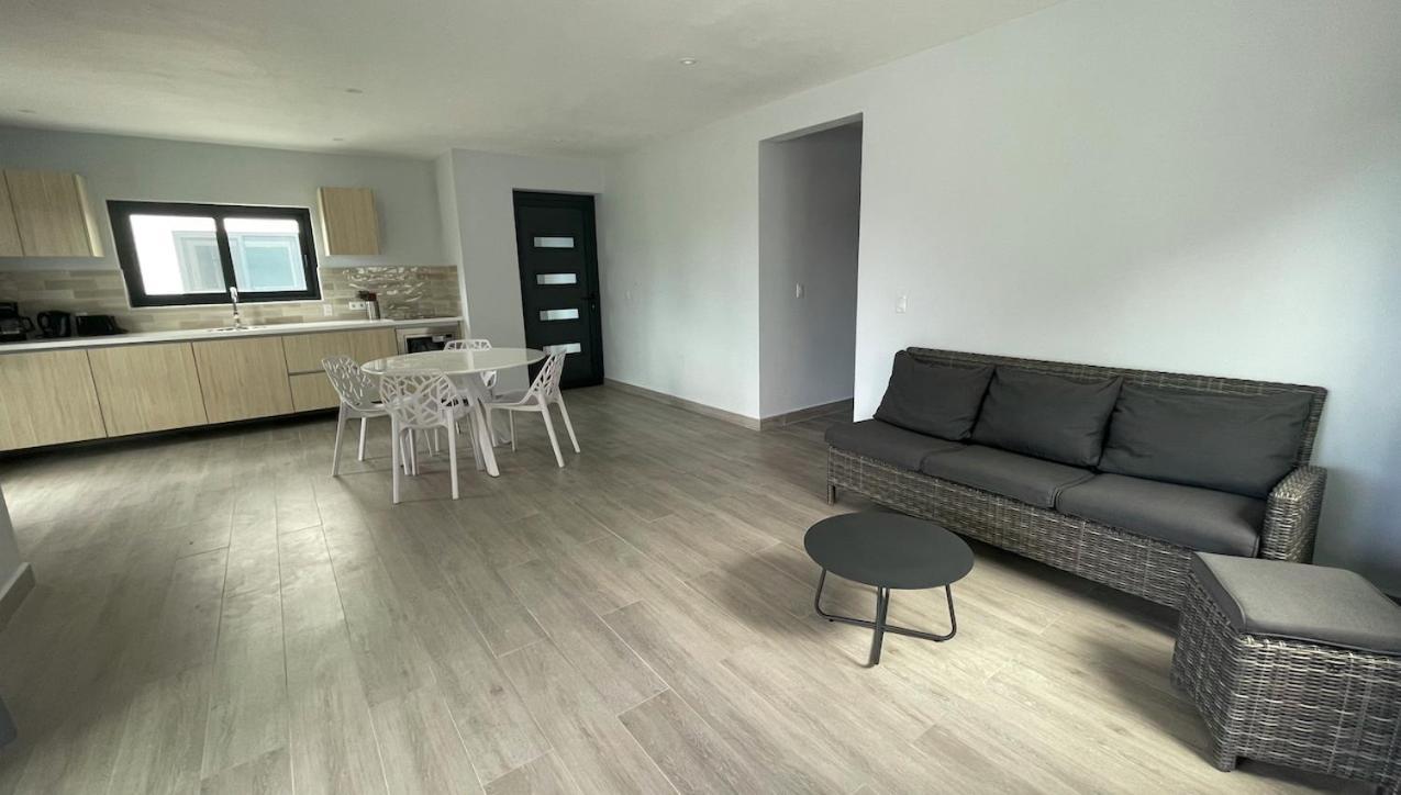 Apartamento Whitehouse Boulevard, Close To Mambo Beach And City Centre Willemstad Exterior foto