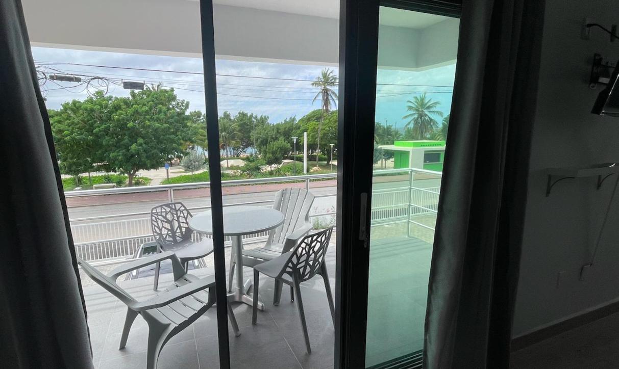 Apartamento Whitehouse Boulevard, Close To Mambo Beach And City Centre Willemstad Exterior foto